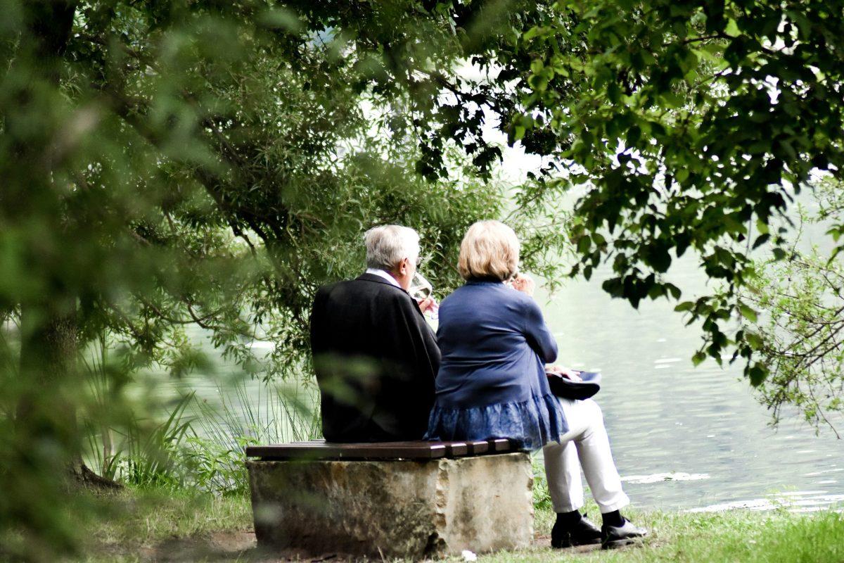 Äldre par i pension