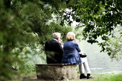 Äldre par i pension